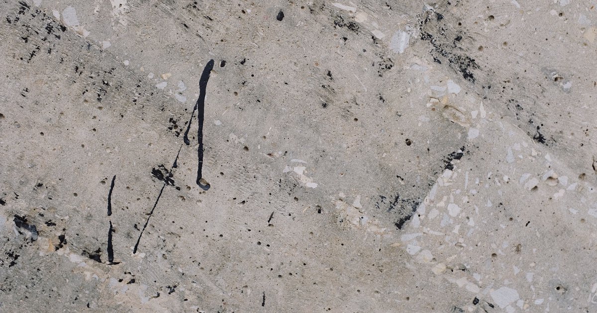 Beton mischen mit Sand und Zement