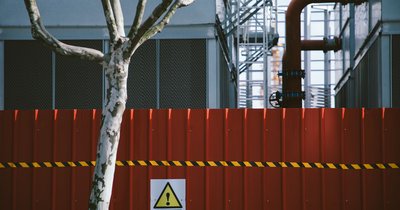 Baustellenabsperrung mieten: Kosten und Anbieter
