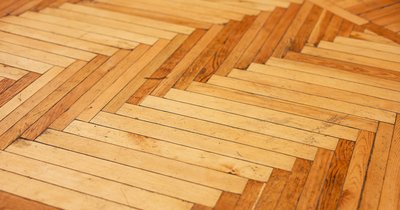 Holzdielen verlegen auf Estrich: Schritt für Schritt