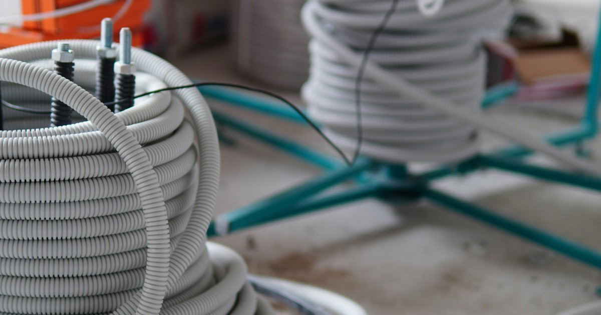 Kabel im Estrich verlegen: Fußbodenheizung richtig
